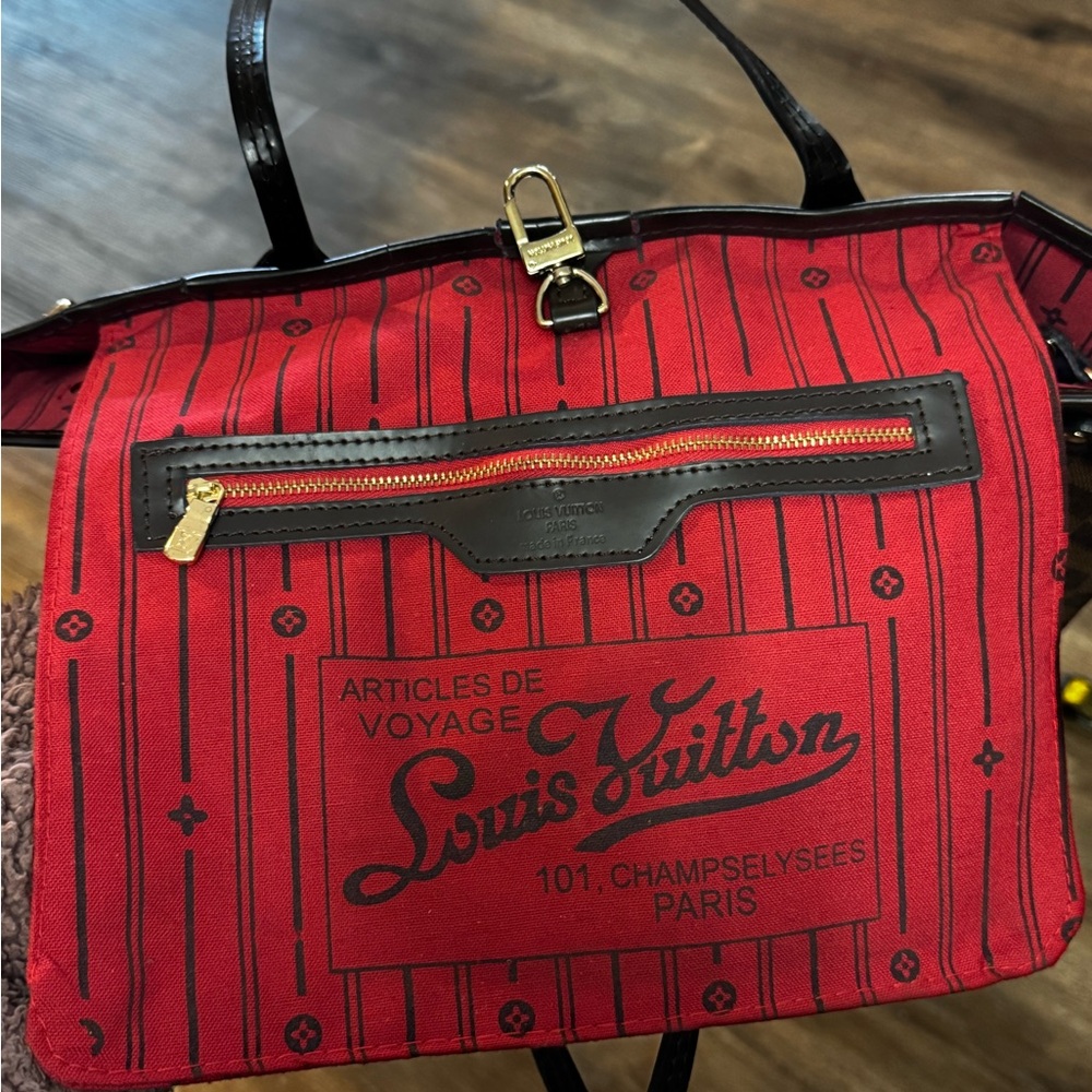 Louis Vuitton MM Never Full Purse